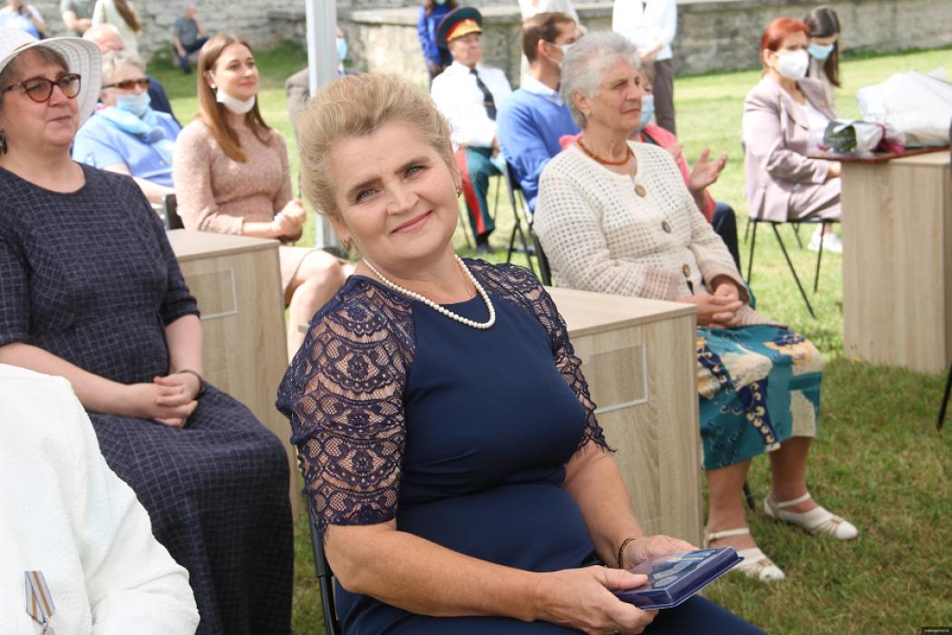 Жительниц Пскова наградили медалью «За заслуги перед Псковом»