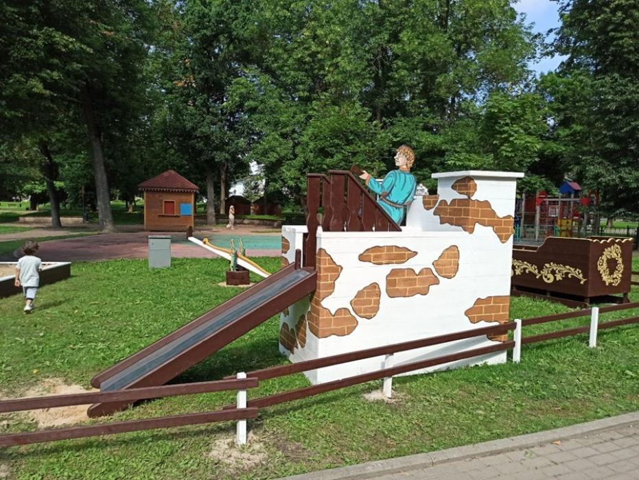 Детская площадка по мотивам сказки "По щучьему веленью" появилась в Детском парке