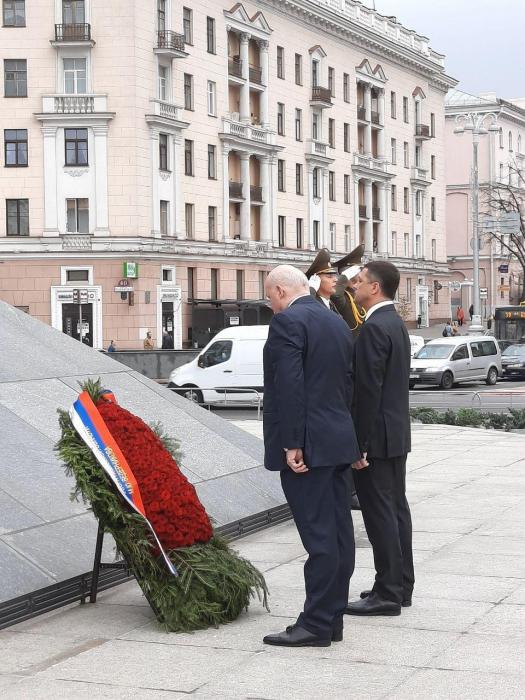 Церемония возложения цветов к монументу Победы в Минске