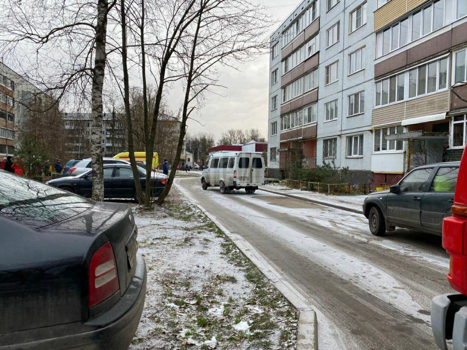Псковская пенсионерка поджарила на плите еду: жители вызвали пожарных