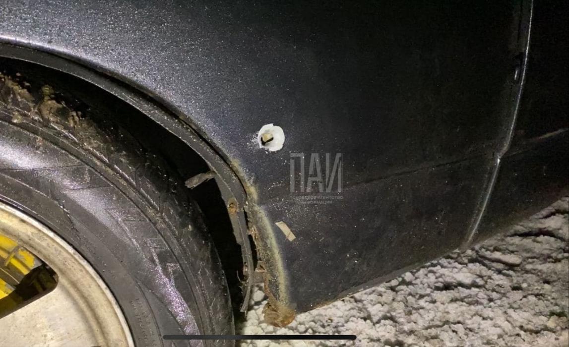 Водителя без прав задержали полицейские после погони со стрельбой в Пскове