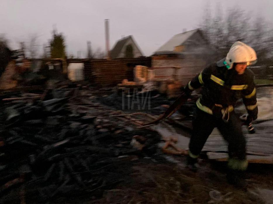 Пожарные спасли от огня три дома в садоводческом товариществе «Псковитянка»