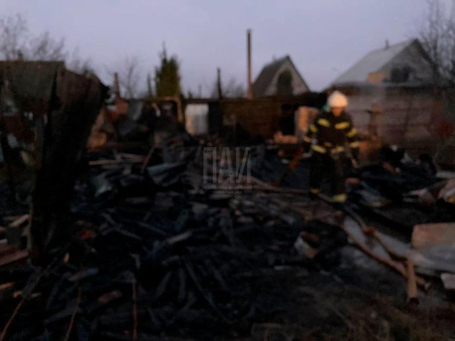 Пожарные спасли от огня три дома в садоводческом товариществе «Псковитянка»