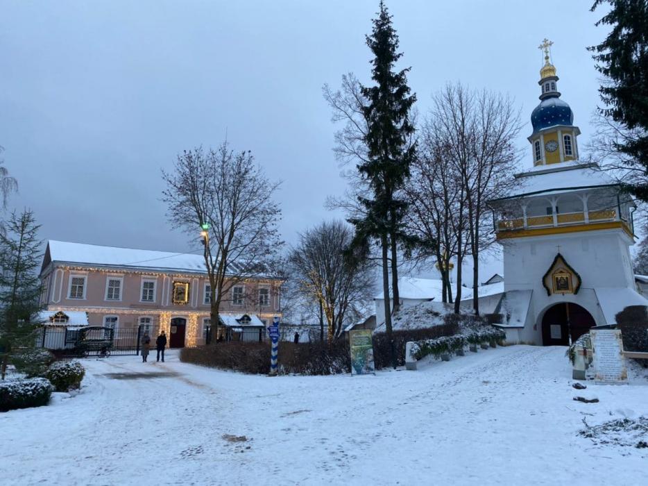 Псково-Печерский монастырь готовится к Рождеству