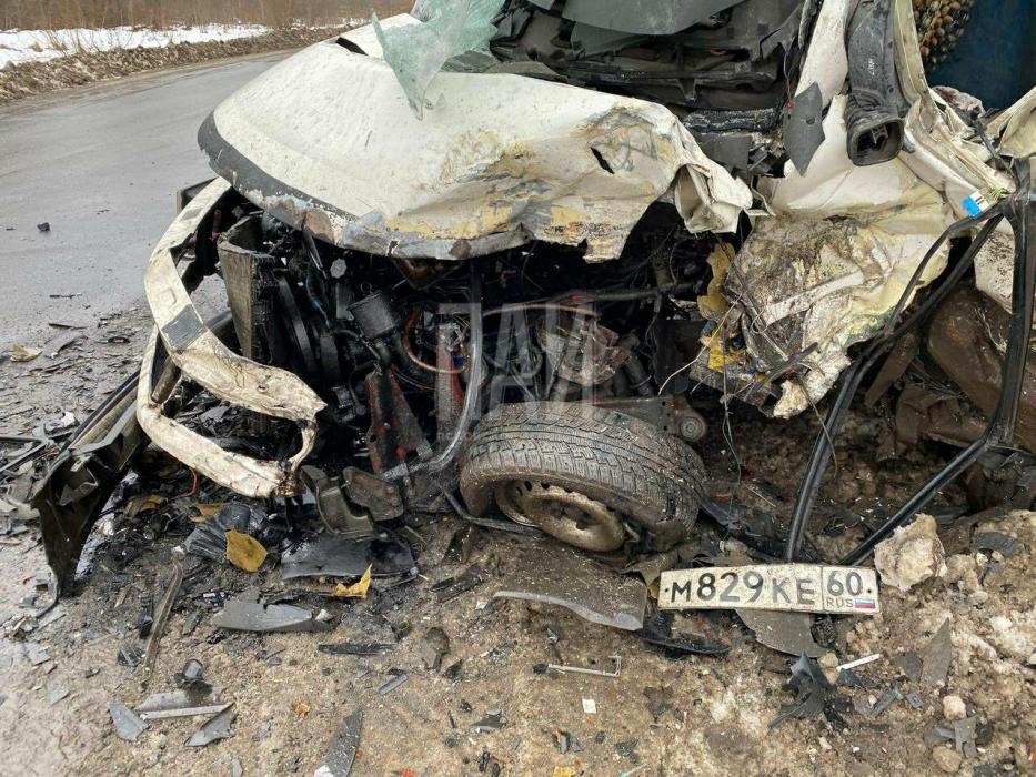 Два автомобиля столкнулись в Пскове, есть пострадавшие