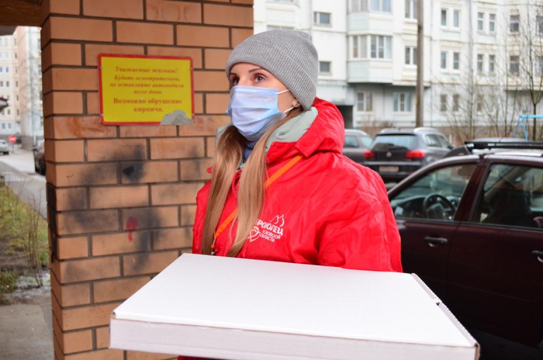 Молодежь Пскова поздравила ветеранов с Днём снятия блокады Ленинграда