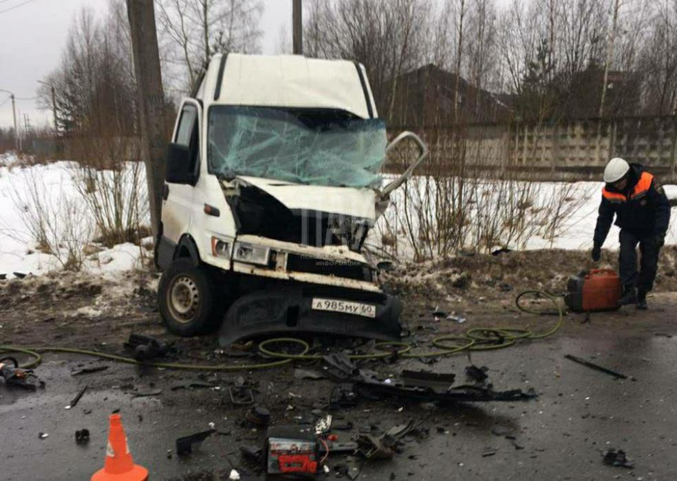 Два автомобиля столкнулись в Пскове, есть пострадавшие