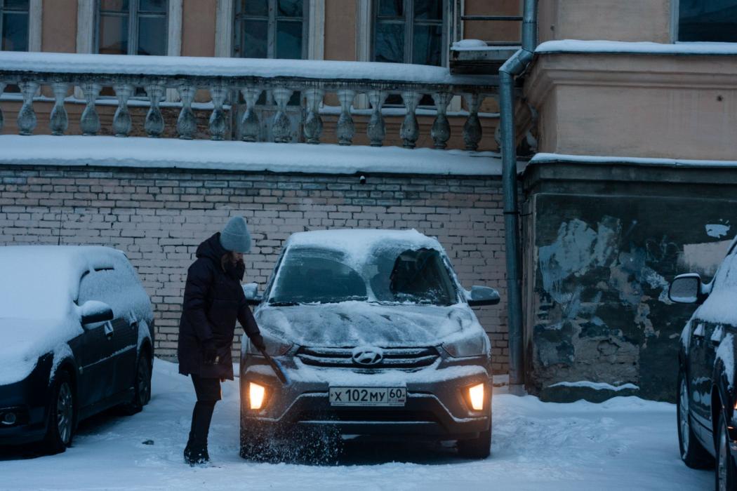 Псков завалило снегом