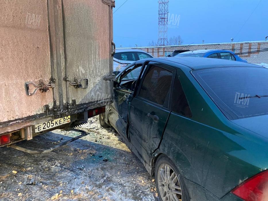Три автомобиля столкнулись в Пскове на улице Рокоссовского