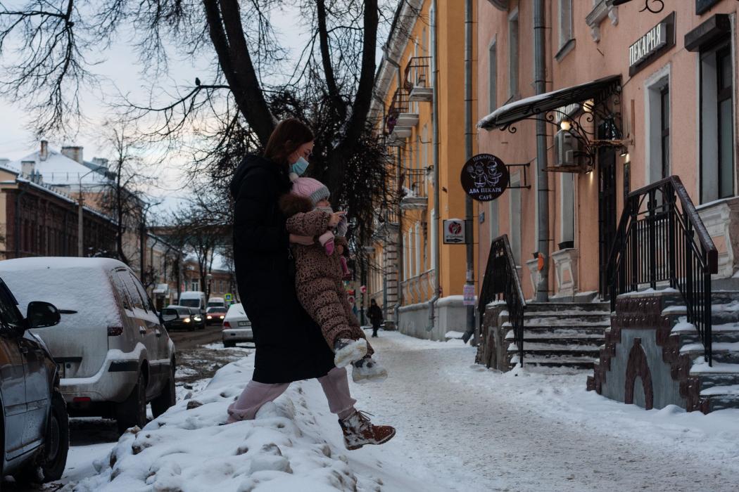 Псков завалило снегом