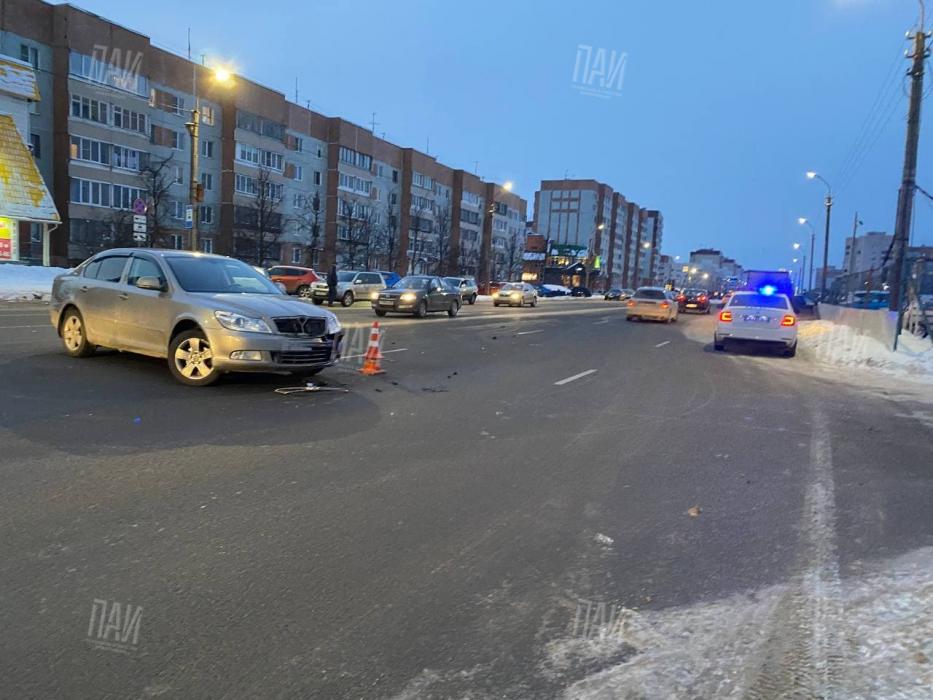 Три автомобиля столкнулись в Пскове на улице Рокоссовского