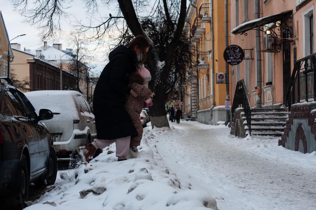 Псков завалило снегом