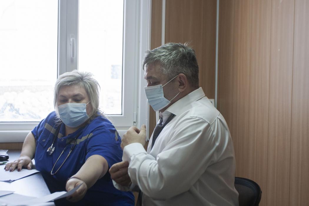 Работники завода «Титан-Полимер» активно прививаются от коронавируса