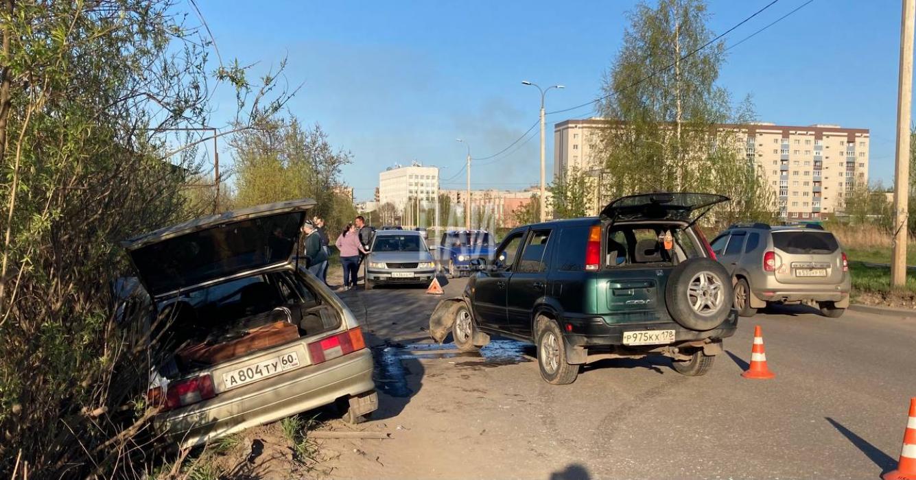 Два молодых человека пострадали в результате ДТП в Великих Луках 