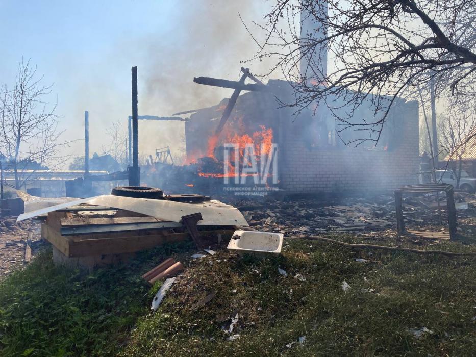 Дачный дом горел в Псковском районе 