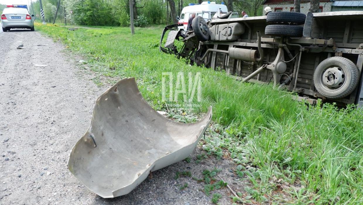Три человека пострадали в результате ДТП в Островском районе
