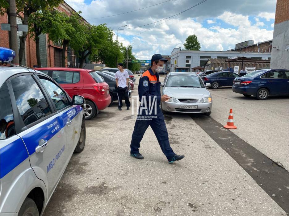 Ребёнок попал под колёса автомобиля в Пскове 