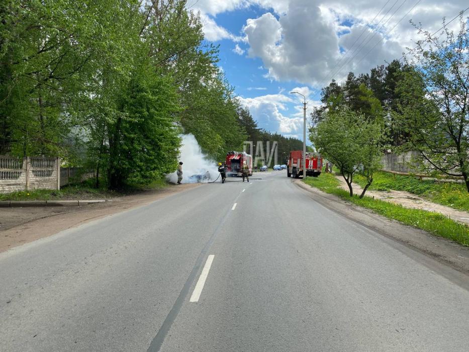 Пожарные предотвратили взрыв автомобиля в Пскове 