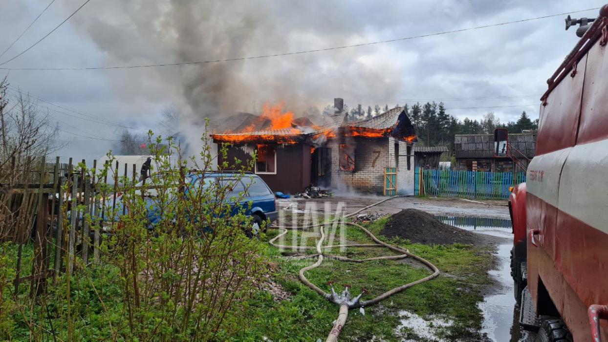 Жилой дом загорелся в Дновском районе 