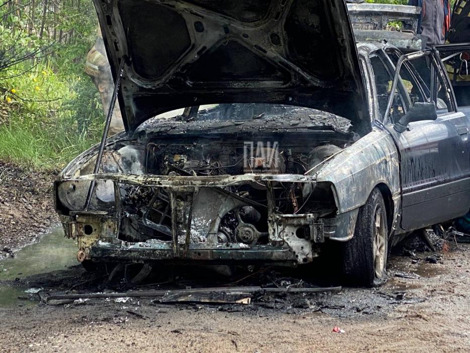 Пожарные предотвратили взрыв автомобиля в Пскове 