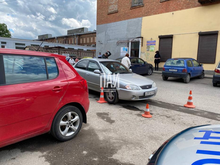 Ребёнок попал под колёса автомобиля в Пскове 