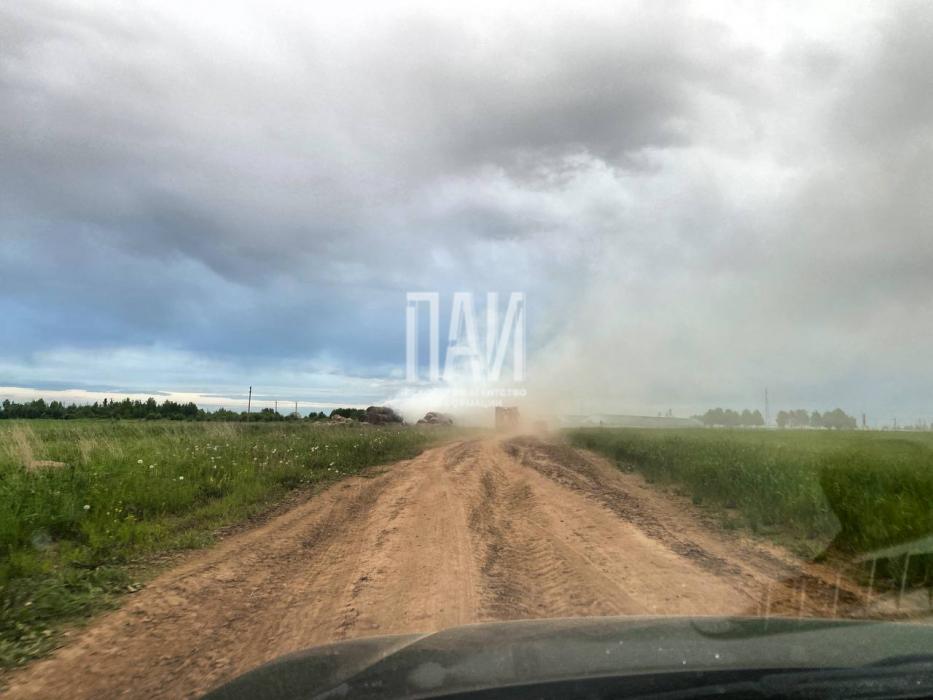 Пожарные ликвидируют возгорание в Псковском районе 