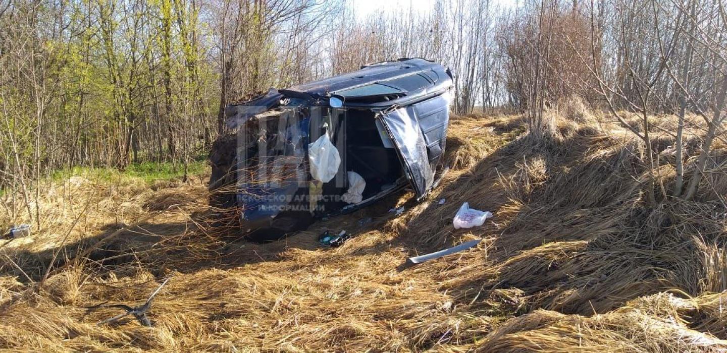 Публикуем фото и видео ДТП в Дедовичском районе 