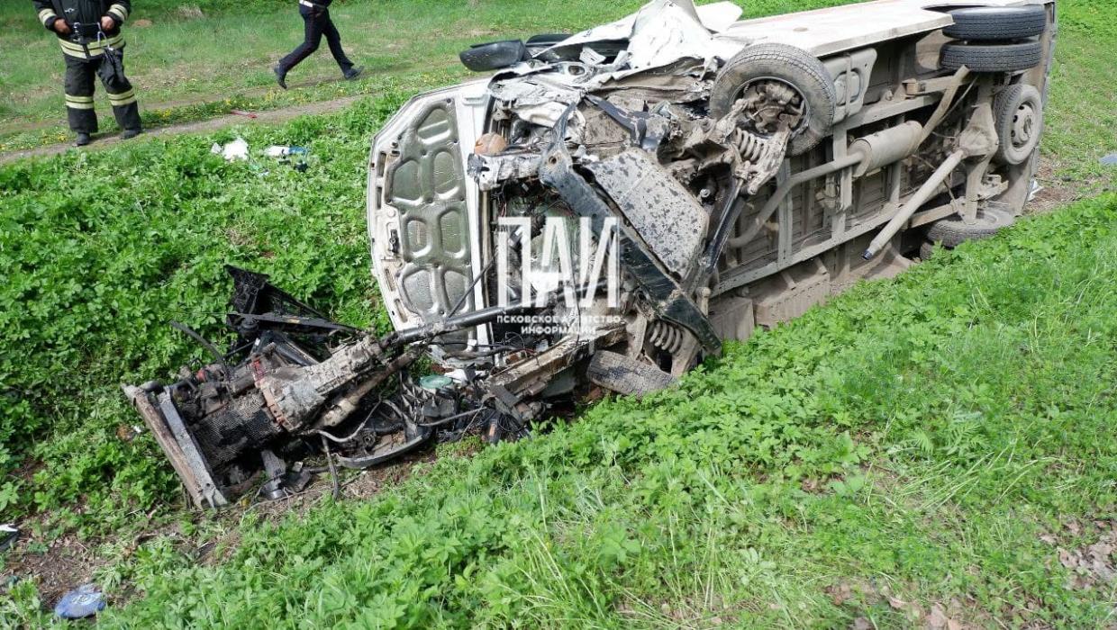 Три человека пострадали в результате ДТП в Островском районе
