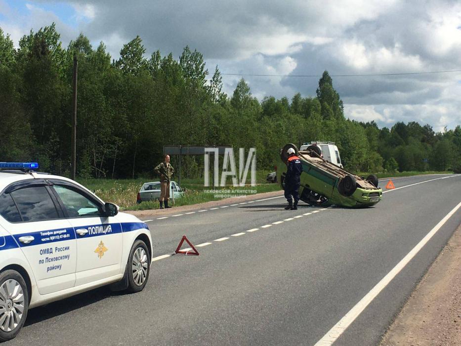 Два автомобиля столкнулись в Псковском районе 