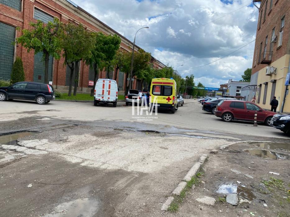 Ребёнок попал под колёса автомобиля в Пскове 