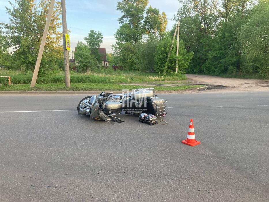 Пассажирка мотоцикла госпитализирована в Великих Луках 