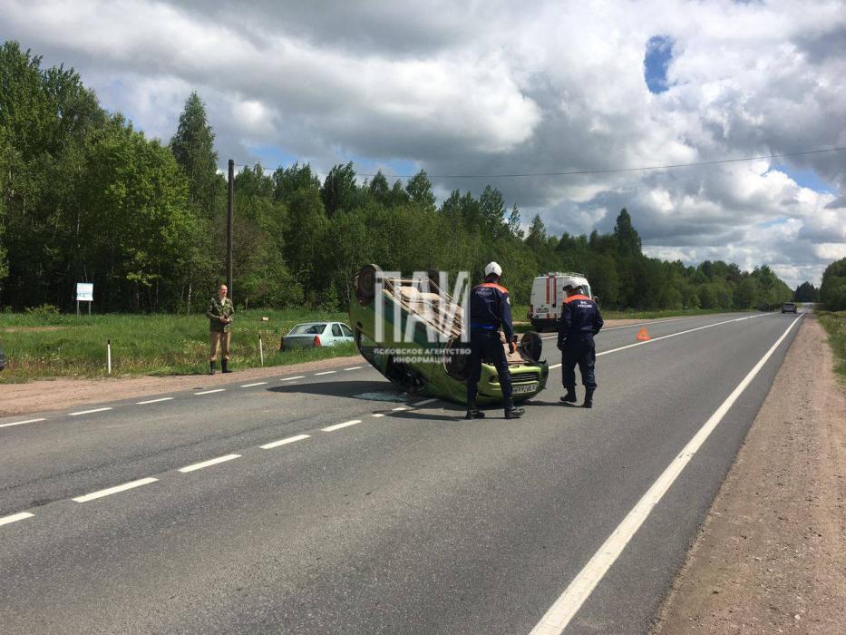 Два автомобиля столкнулись в Псковском районе 