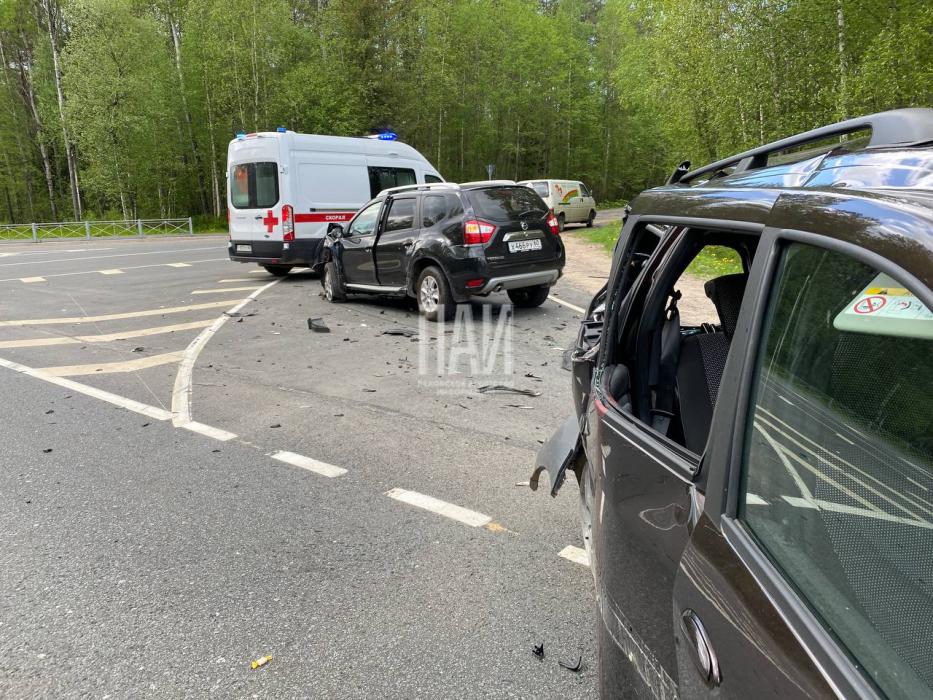 Три легковых автомобиля столкнулись в Псковском районе