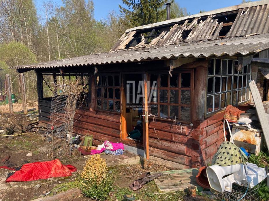 Дачный дом горел в Псковском районе 