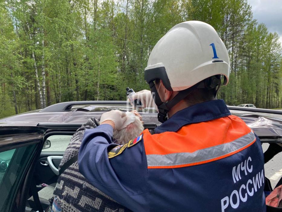 Три легковых автомобиля столкнулись в Псковском районе