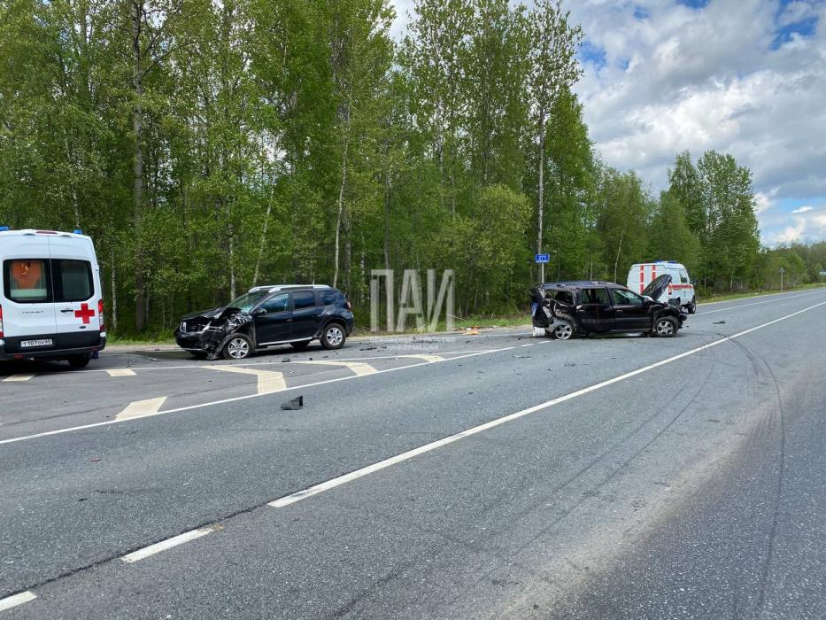 Три легковых автомобиля столкнулись в Псковском районе