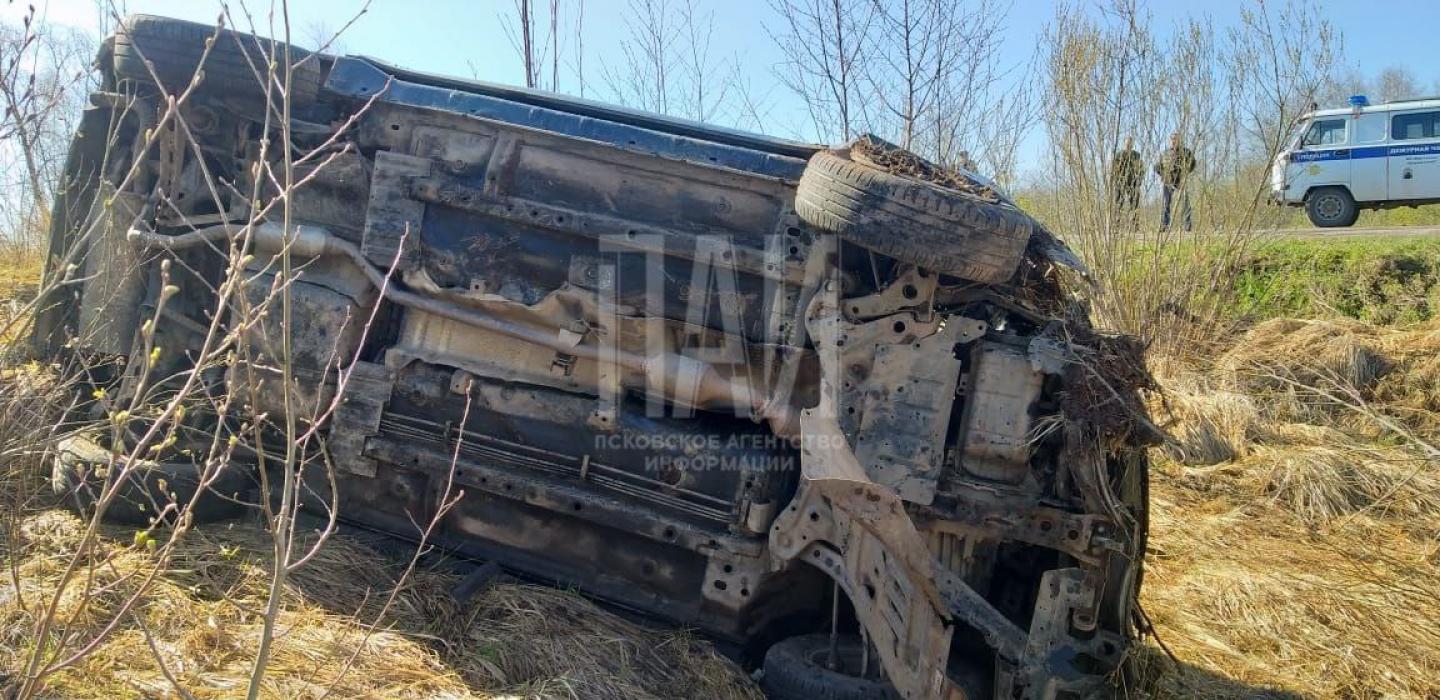 Публикуем фото и видео ДТП в Дедовичском районе 