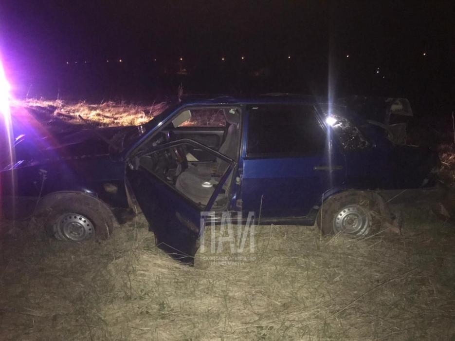 Автомашина съехала в кювет в Печорском районе 