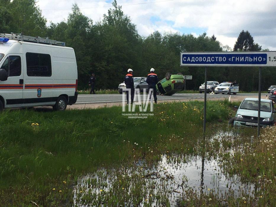 Два автомобиля столкнулись в Псковском районе 