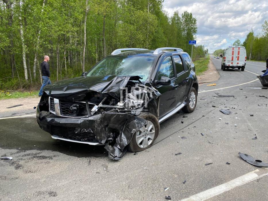 Три легковых автомобиля столкнулись в Псковском районе