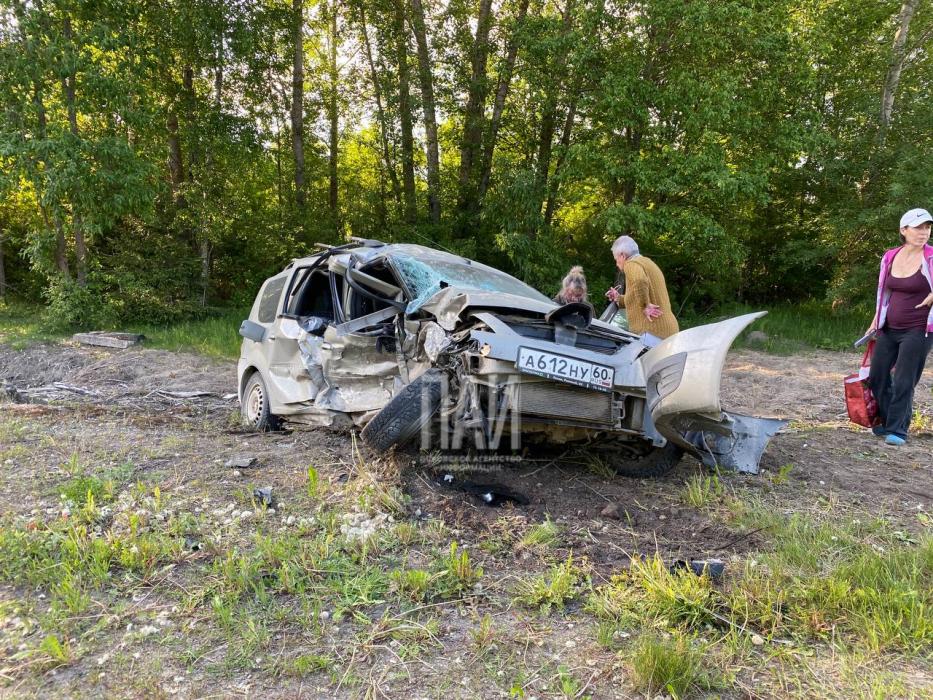 Два легковых автомобиля столкнулись в Печорском районе 