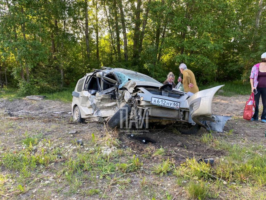 Два легковых автомобиля столкнулись в Печорском районе 