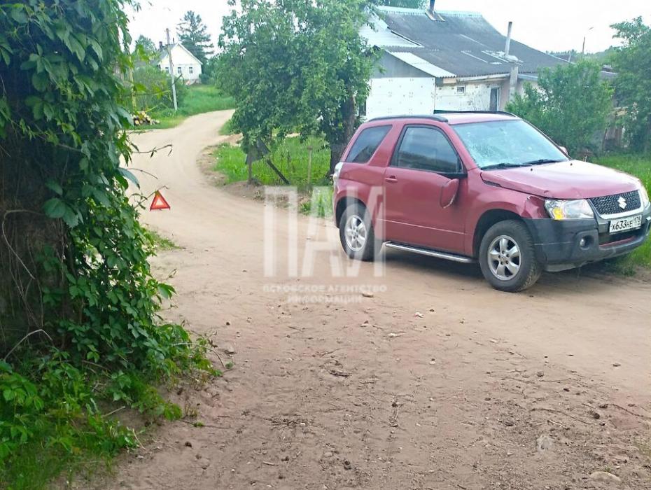 В Красногородске велосипедист столкнулся с внедорожником 