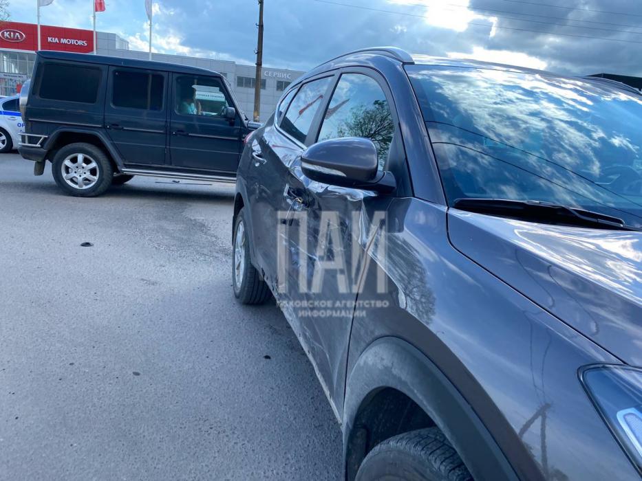 Столкнулись мопед и автомобиль Hyundai 