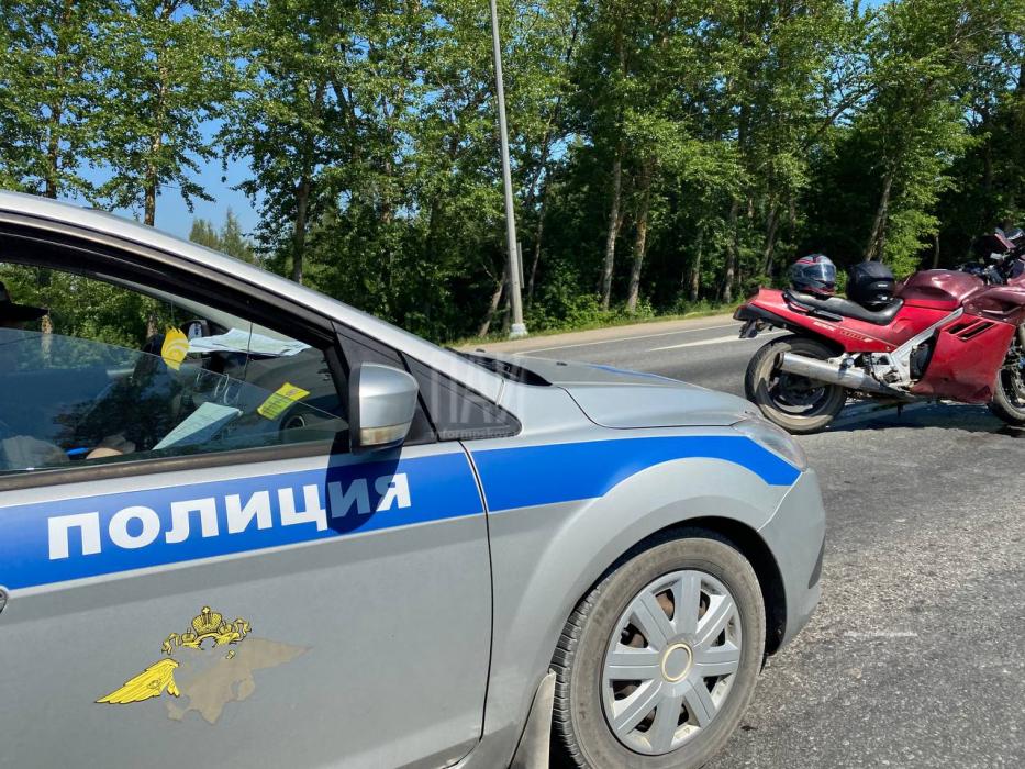 Фоторепортаж с места ДТП на трассе Псков-Изборск.