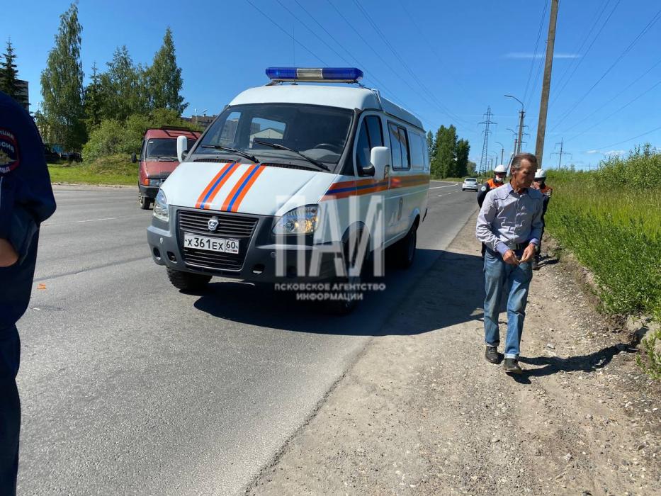 Мотоциклист столкнулся с автомобилем и получил переломы