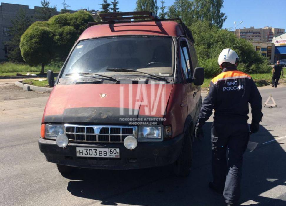 Мотоциклист столкнулся с автомобилем и получил переломы