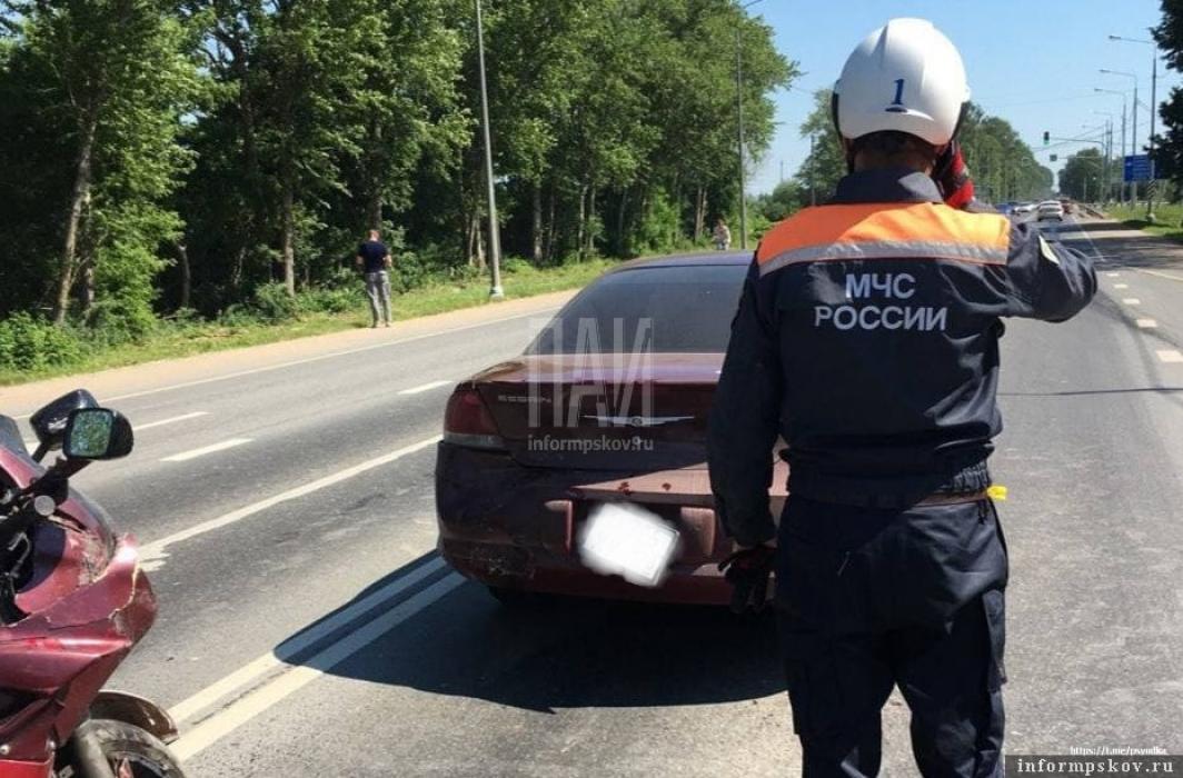 Фоторепортаж с места ДТП на трассе Псков-Изборск.