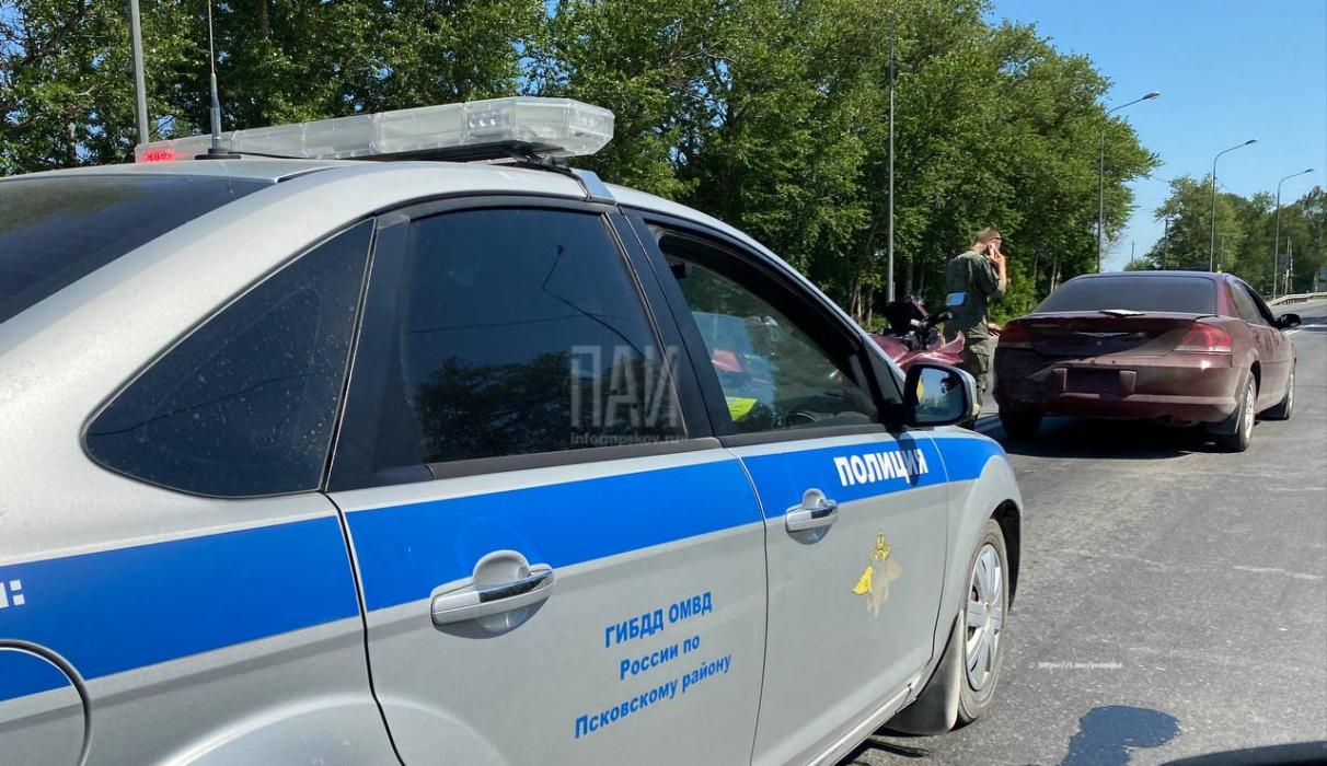 Фоторепортаж с места ДТП на трассе Псков-Изборск.