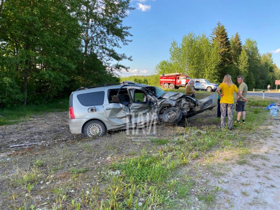 Два легковых автомобиля столкнулись в Печорском районе 